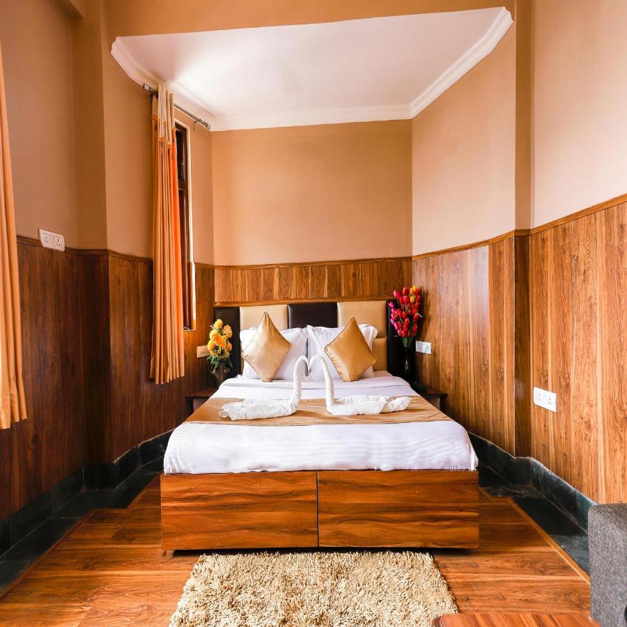 Hotel Varuni Mcleodganj Dharamshala Bagian luar foto