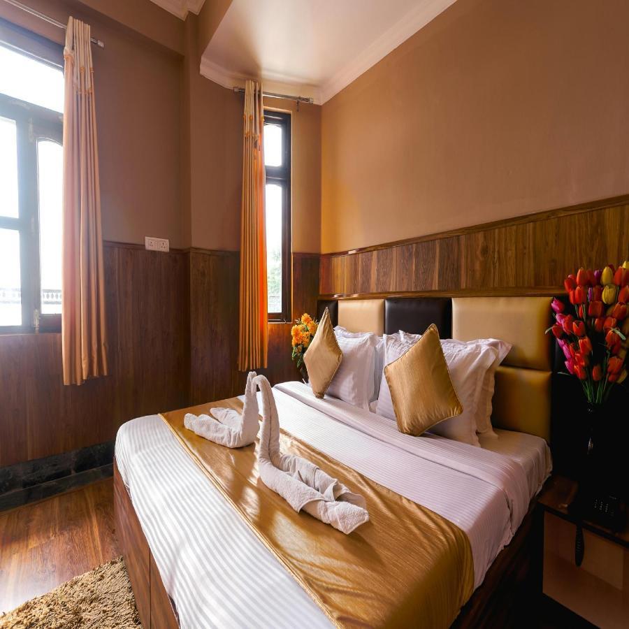 Hotel Varuni Mcleodganj Dharamshala Bagian luar foto